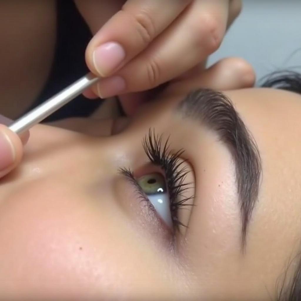 Applying Eyelash Extension Bond